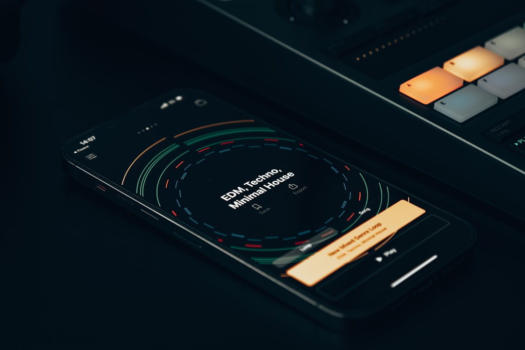 Dizajni Minimalist dhe Dark Mode në Aplikacionet Moderne Financiare — TechAlb Blog