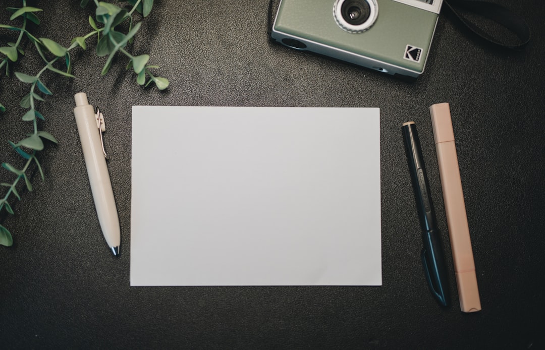 Logo Profesionale vs Logo e Lirë: Çfarë Efekti Ka në Imazhin e Biznesit Tuaj — TechAlb Blog